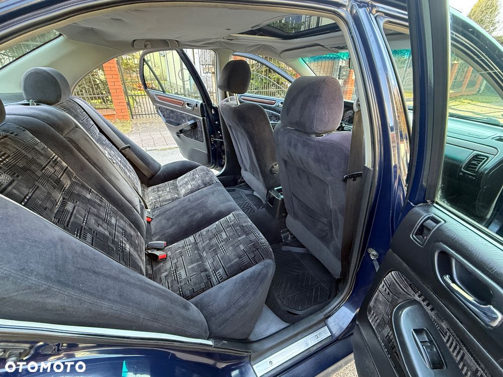 Honda Accord 1.8i LS - 16