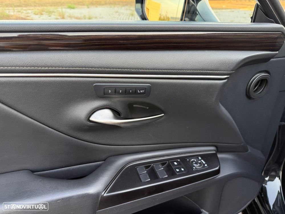 Lexus ES 300h Executive+ - 12