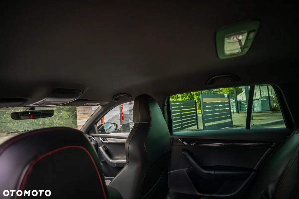 Skoda Octavia 2.0 TDI DSG RS - 39