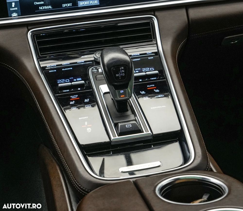 Porsche Panamera 4S Executive - 21