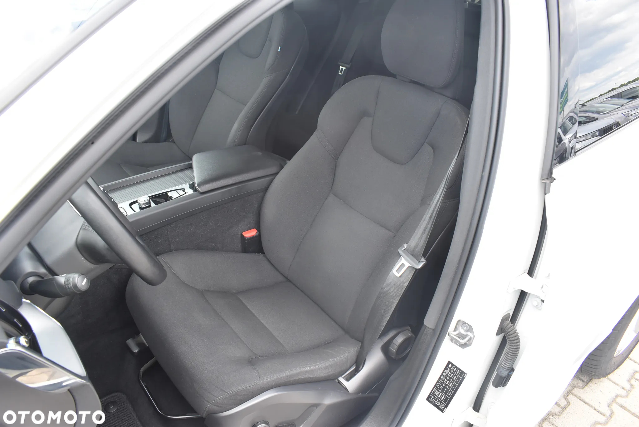 Volvo XC 60 B4 B Momentum Pro - 11