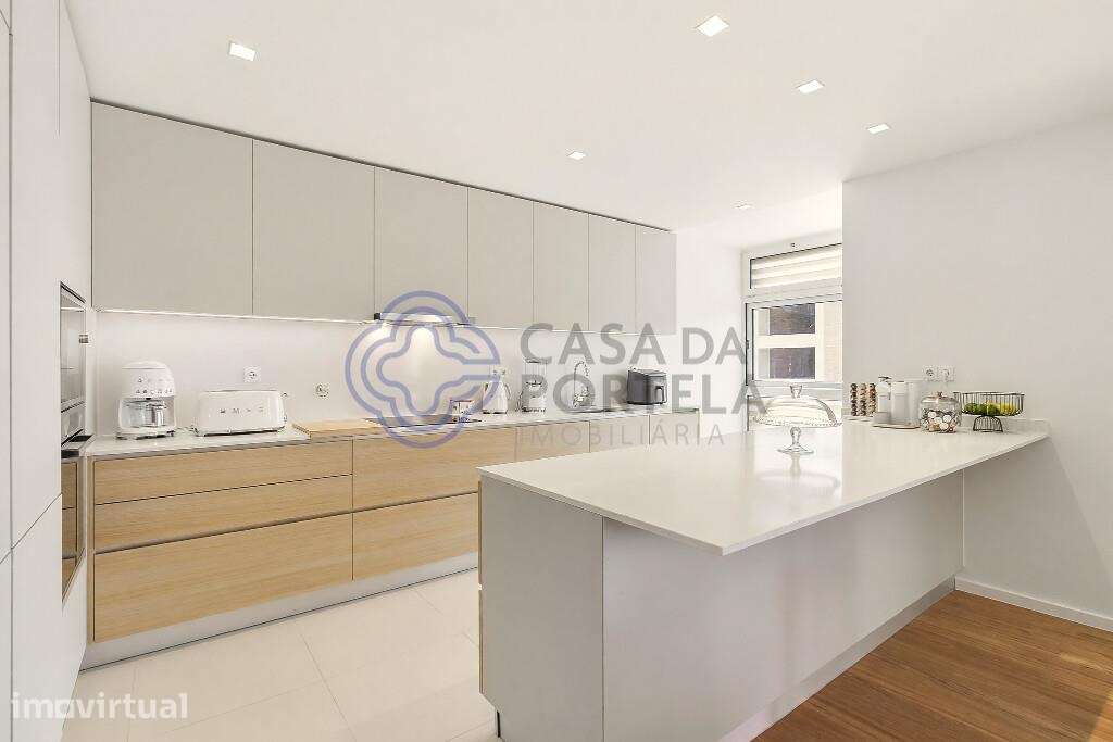 Apartamento T3 como novo, com 2 lugares de garagem e arrecadação — Pát - Grande imagem: 4/29