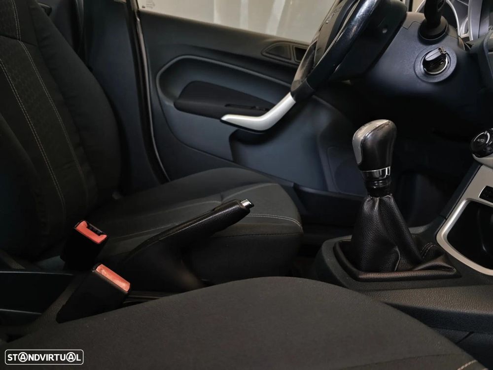 Ford Fiesta 1.25 Titanium - 44