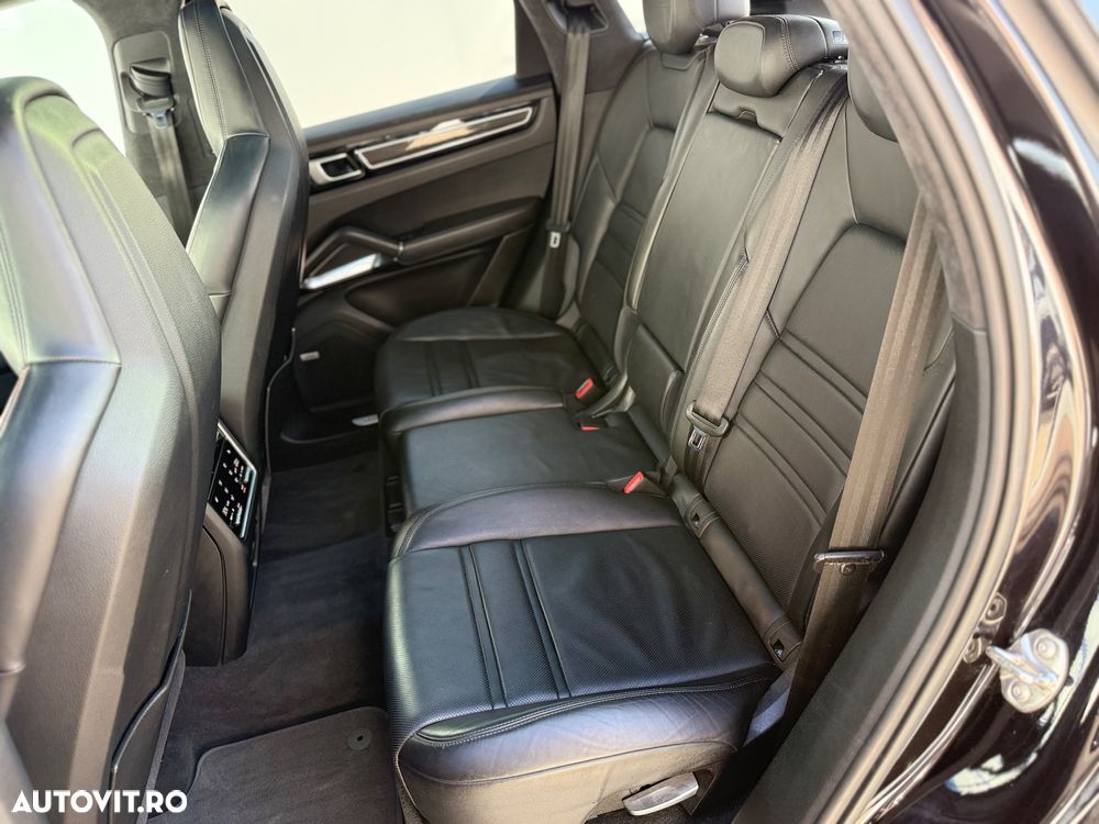 Porsche Cayenne - 18