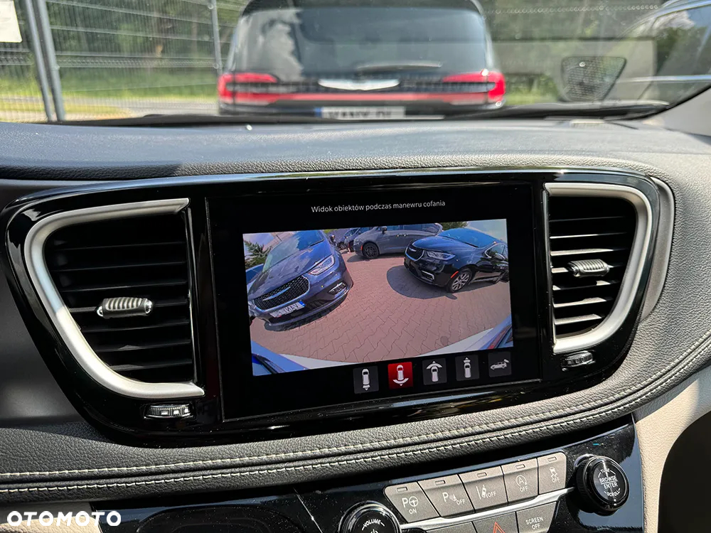 Chrysler Pacifica - 32