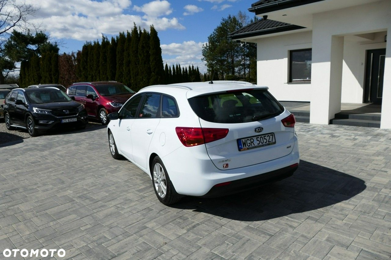 Kia Ceed - 11