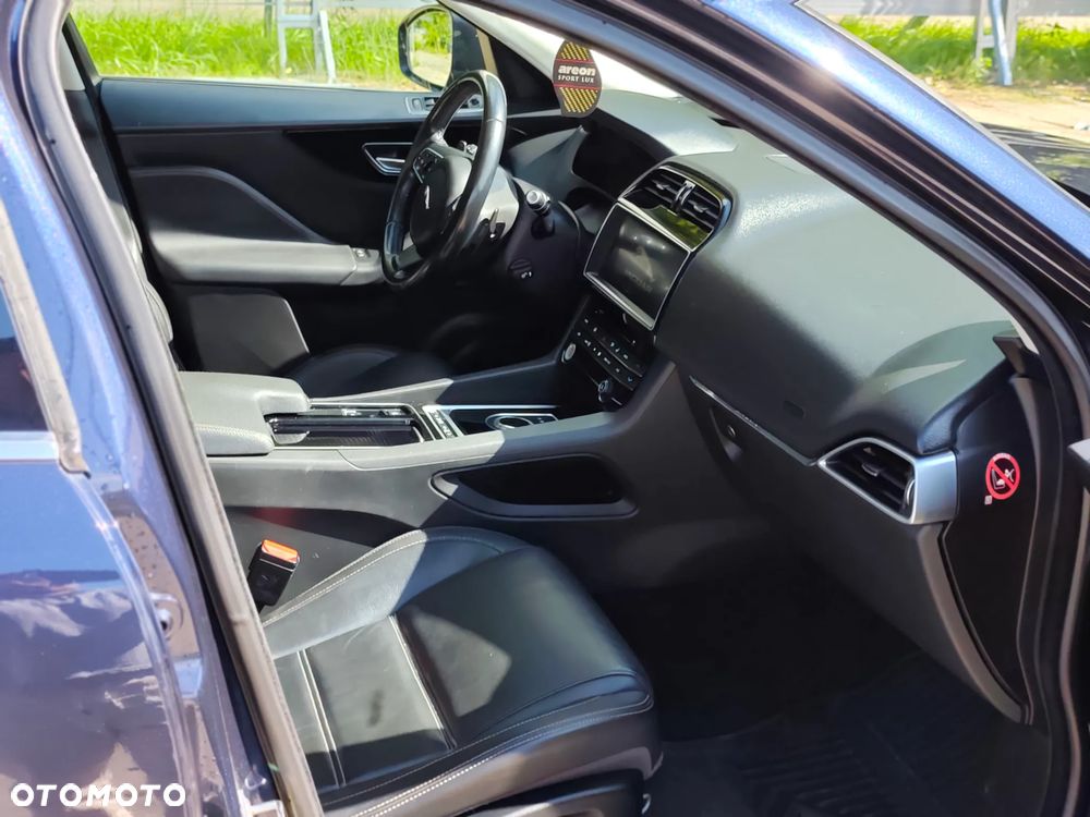 Jaguar F-Pace - 12