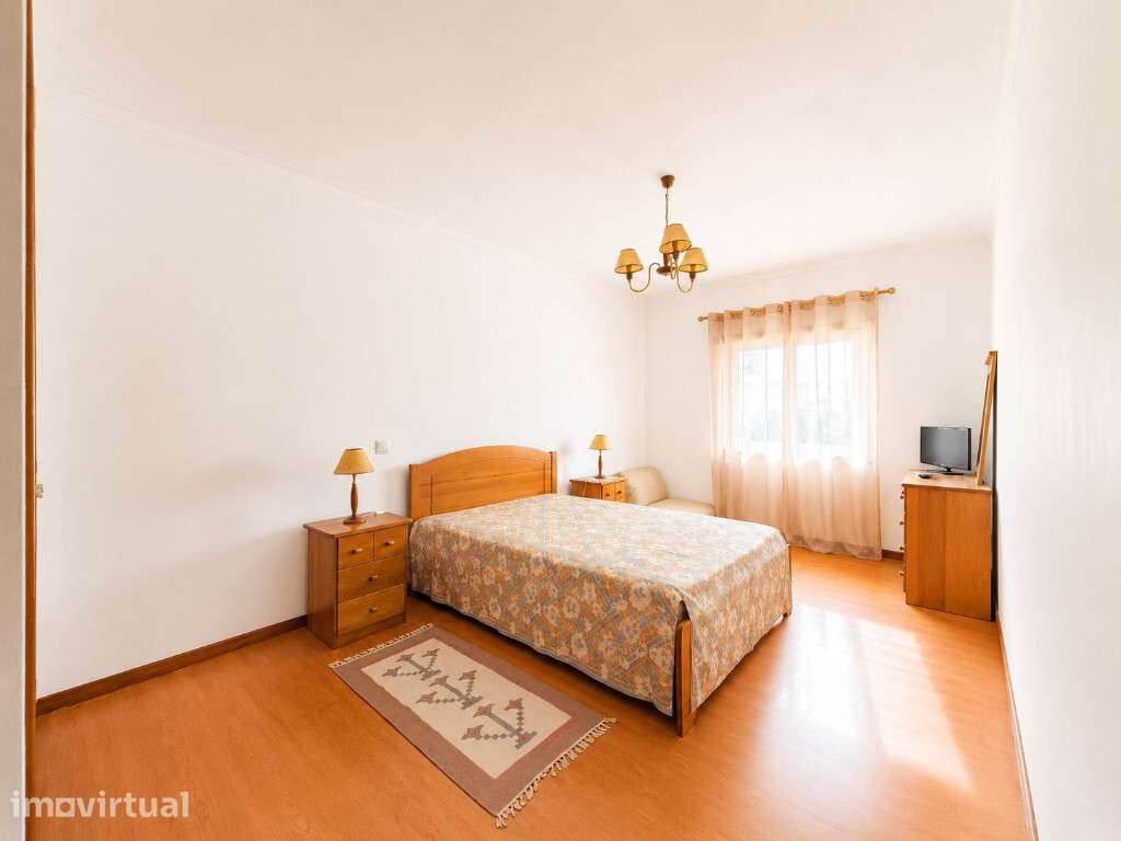 Apartamento T2 com lugar de garagem em zona de Miranda do Corvo