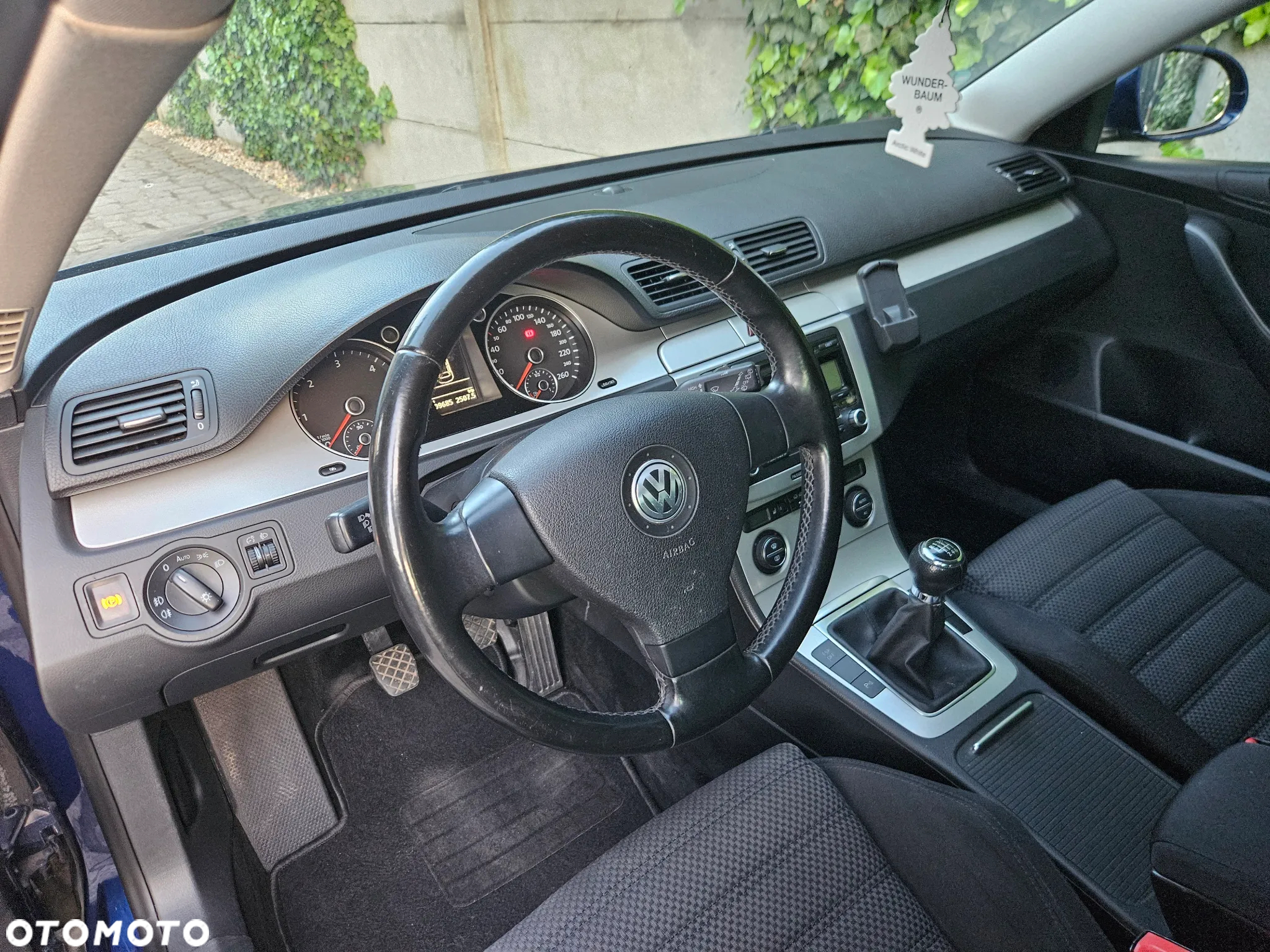 Volkswagen Passat Variant 2.0 TDI DPF Sportline - 11