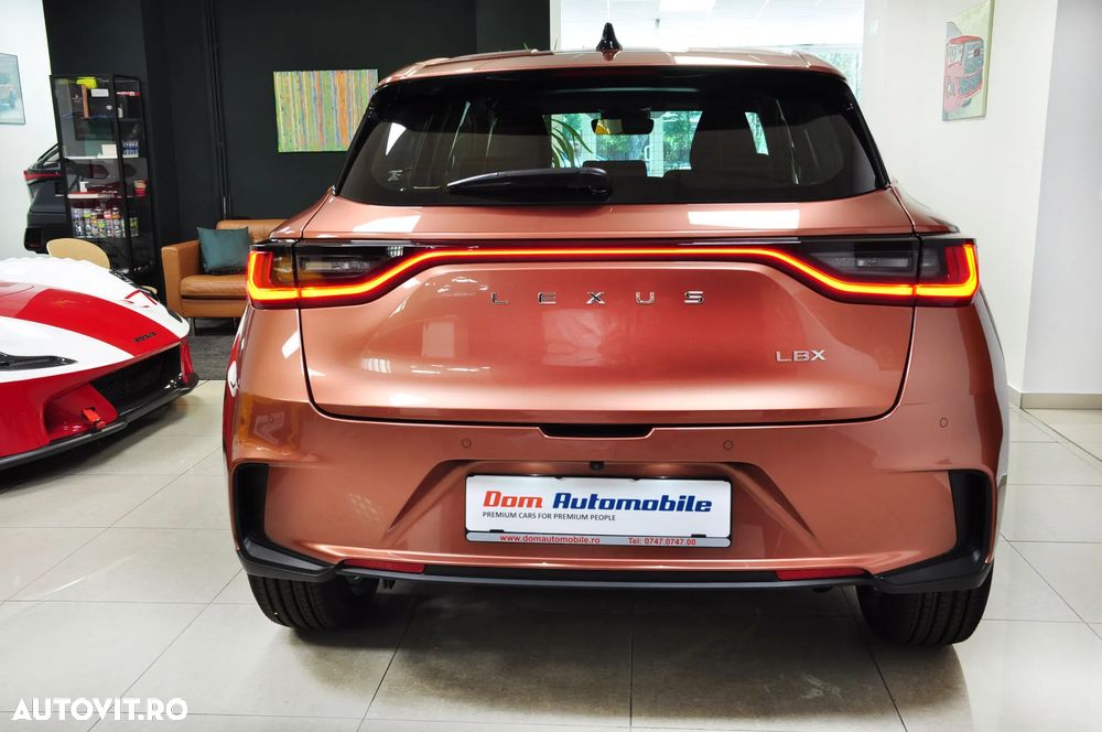 Lexus LBX - 7