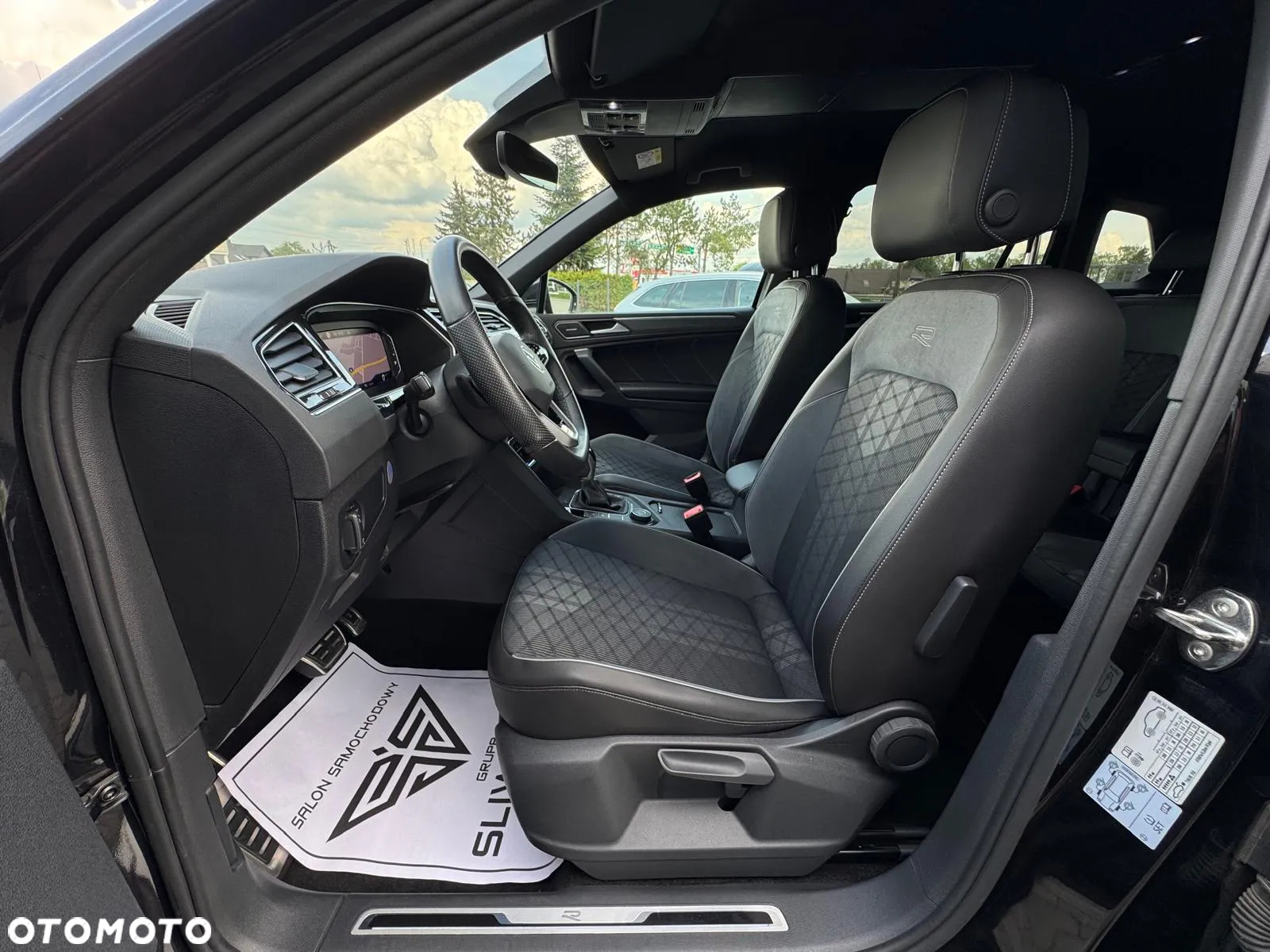 Volkswagen Tiguan 2.0 TDI SCR 4MOTION DSG R-Line - 24
