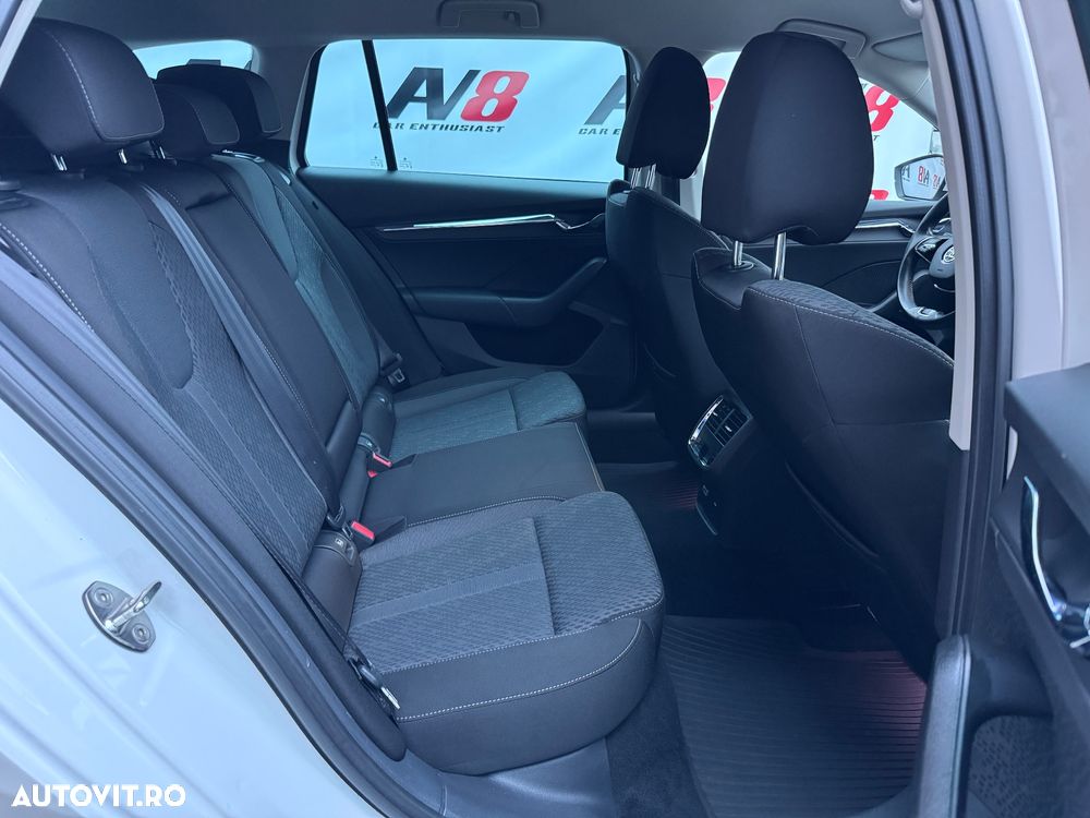 Skoda Octavia 2.0 TDI DSG Style - 27