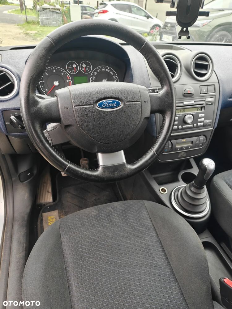Ford Fiesta - 12