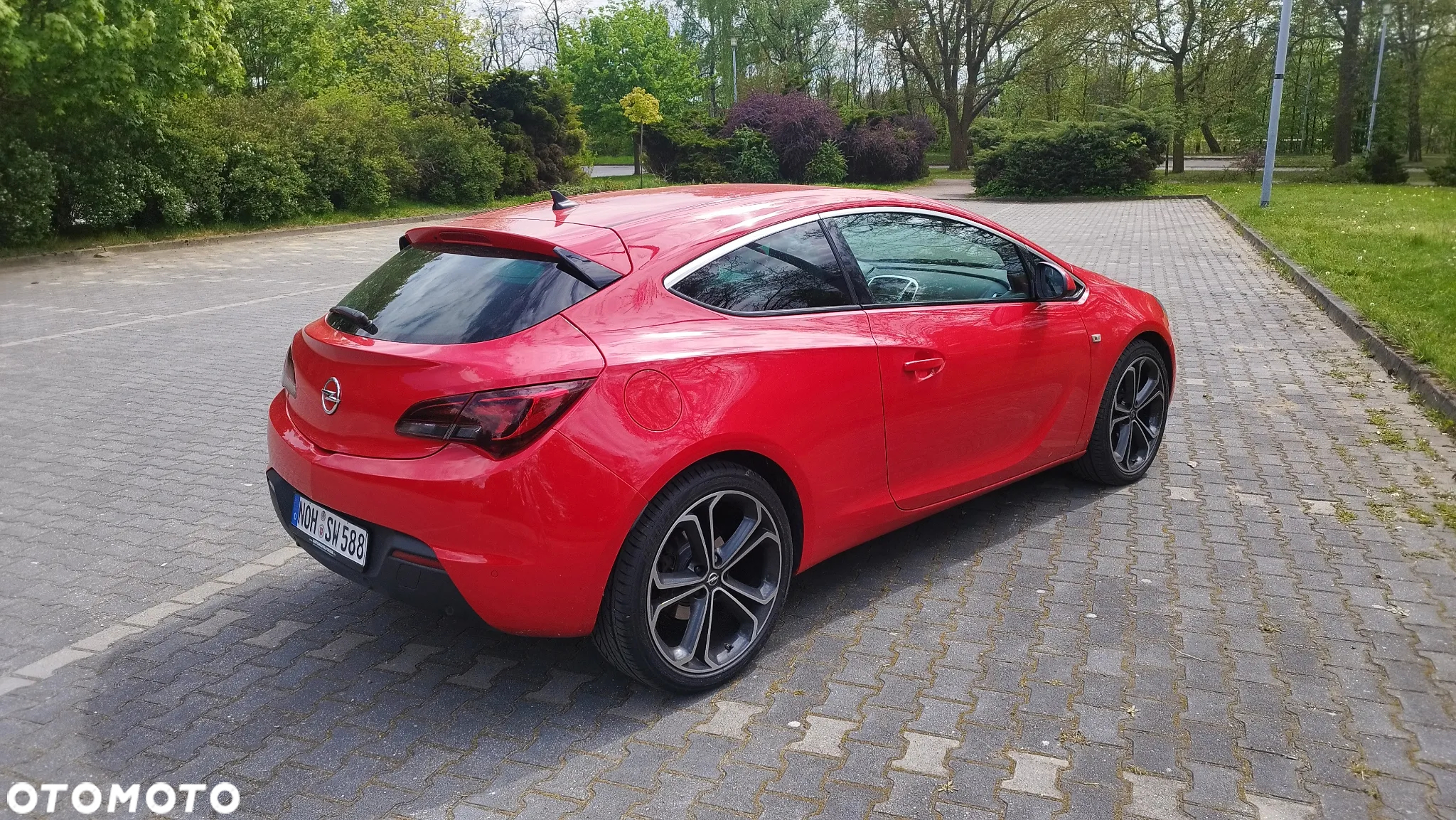 Opel Astra IV GTC 1.6 T Sport - 8