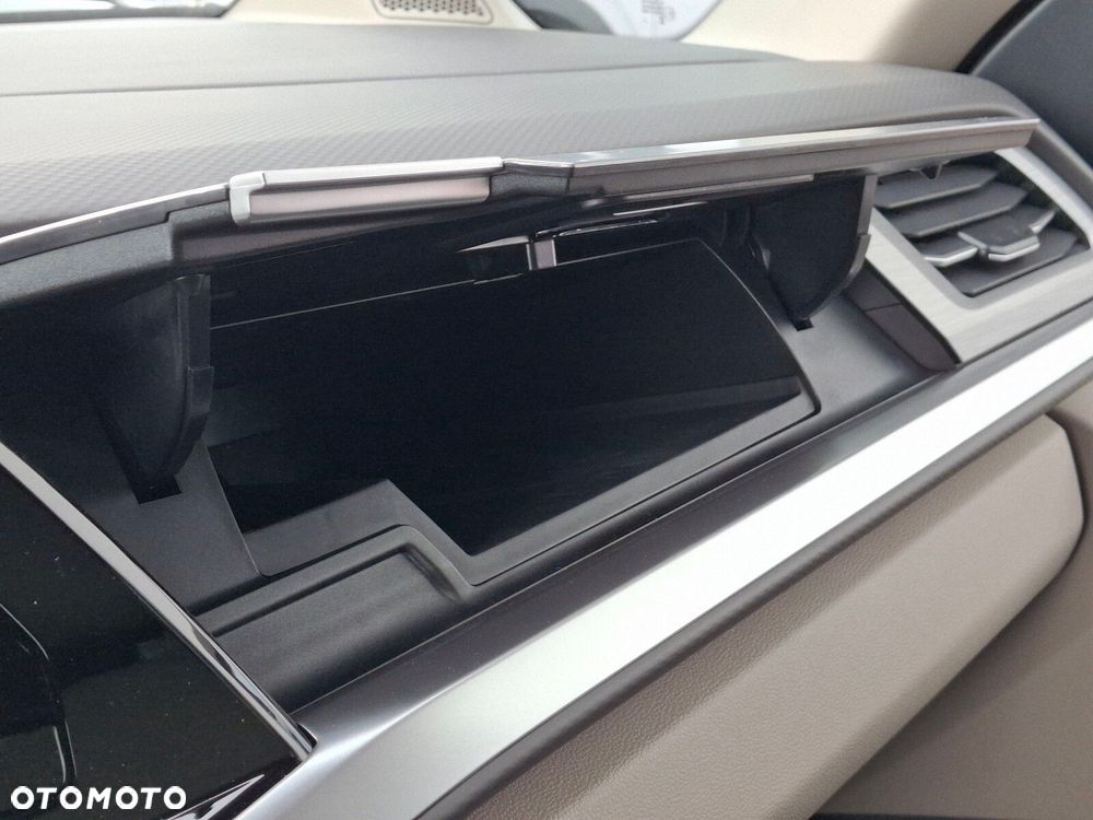 Volkswagen Multivan 2.0 TSI L2 Life DSG - 32