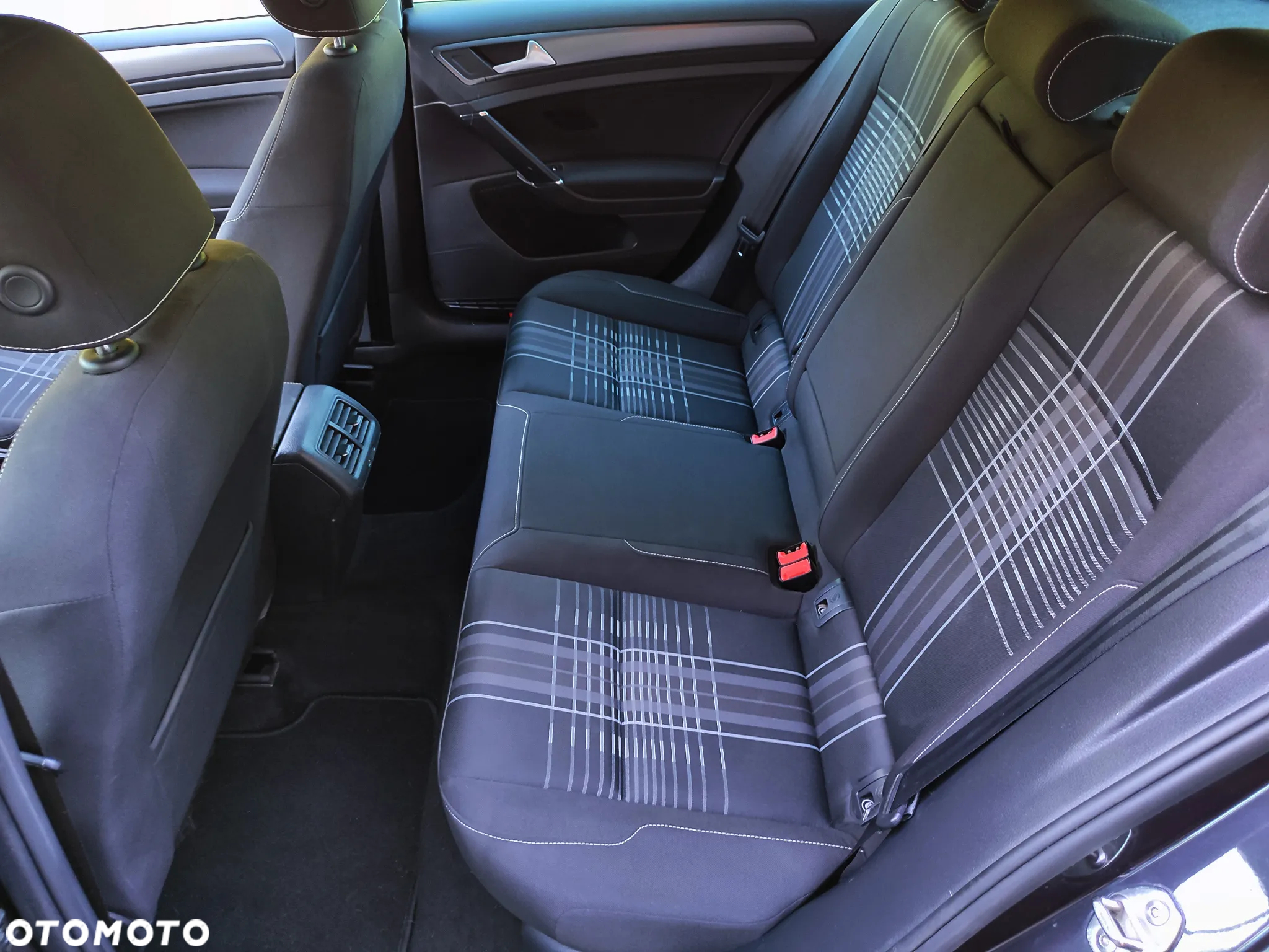 Volkswagen Golf 1.6 TDI BlueMotion Technology Lounge - 19