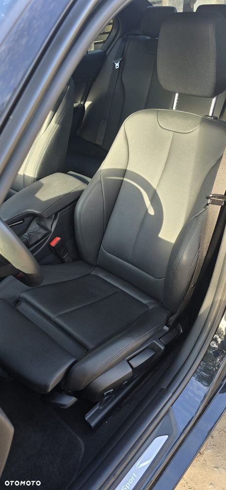 BMW Seria 3 318d DPF Edition Sport - 26