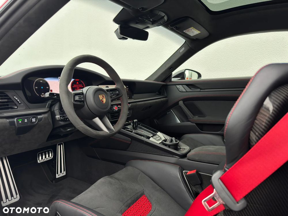 Porsche 911 Carrera 4 GTS PDK - 10