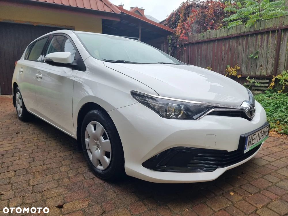 Toyota Auris 2016 photo 3