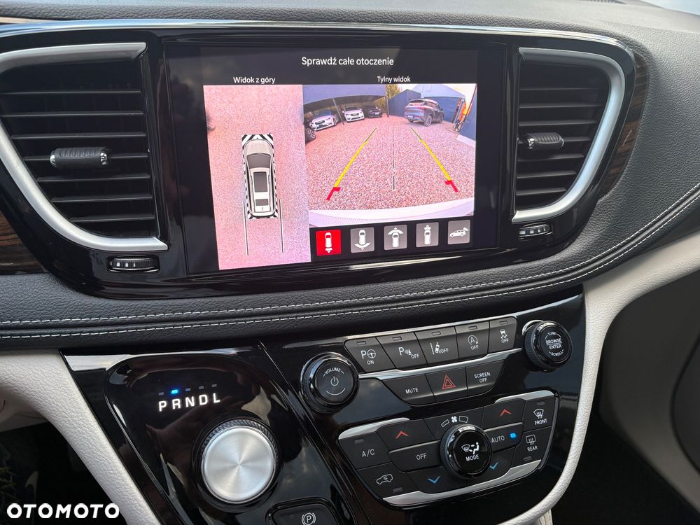 Chrysler Pacifica - 23