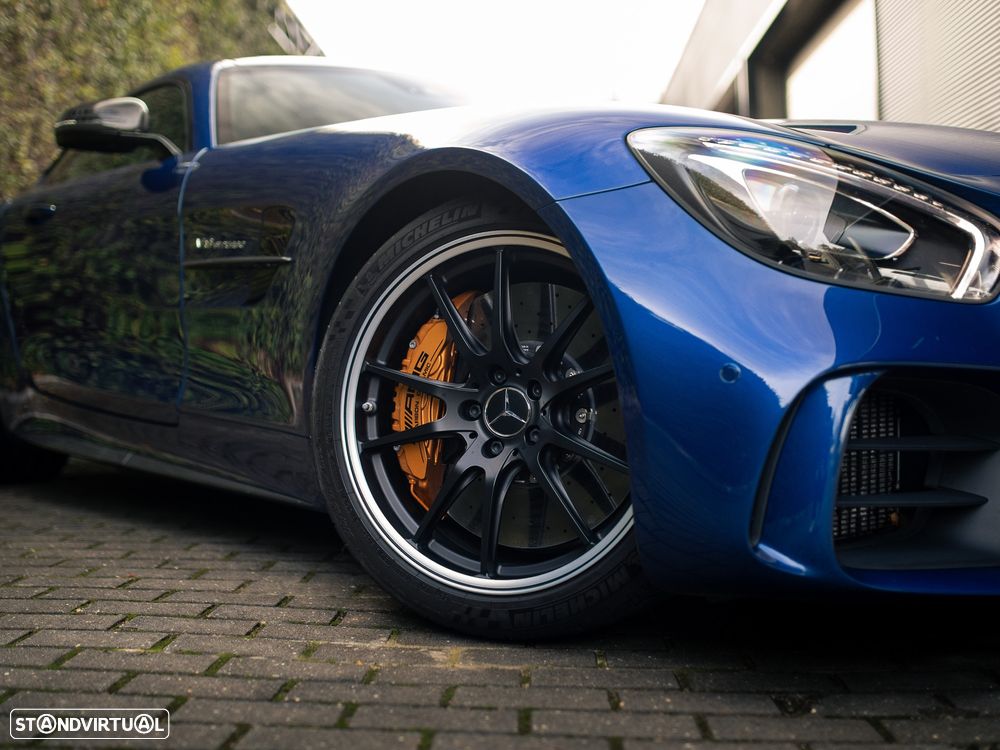 Mercedes-Benz AMG GT R - 8