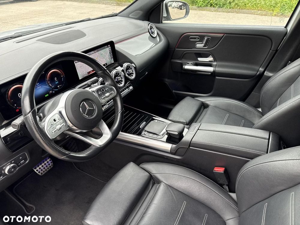 Mercedes-Benz GLA - 11