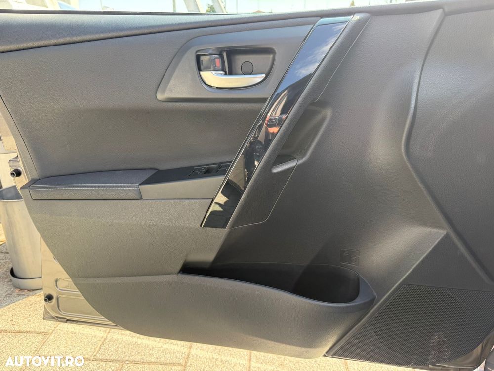 Toyota Auris 1.8 L VVT-i TS Hybrid Sol+ - 16