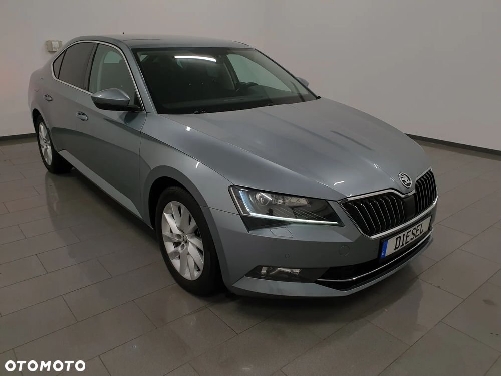 Skoda Superb 2.0 TDI Sportline - 37