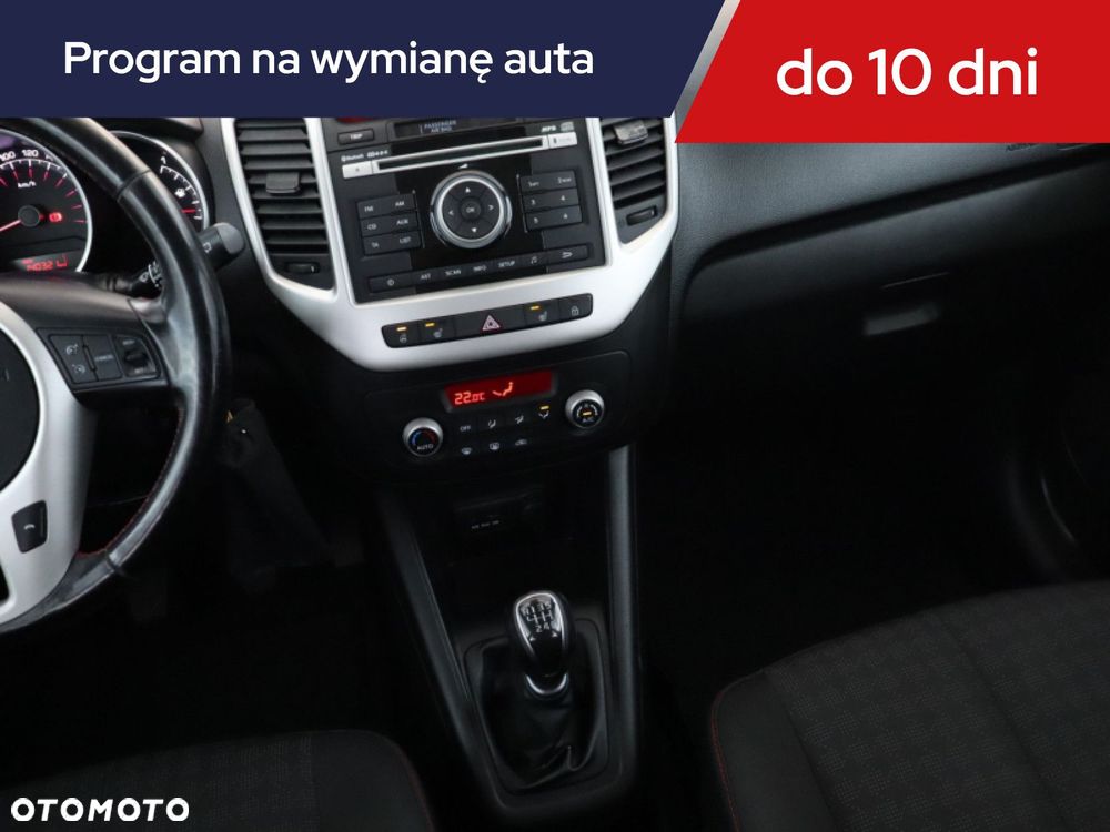 Kia Venga - 10
