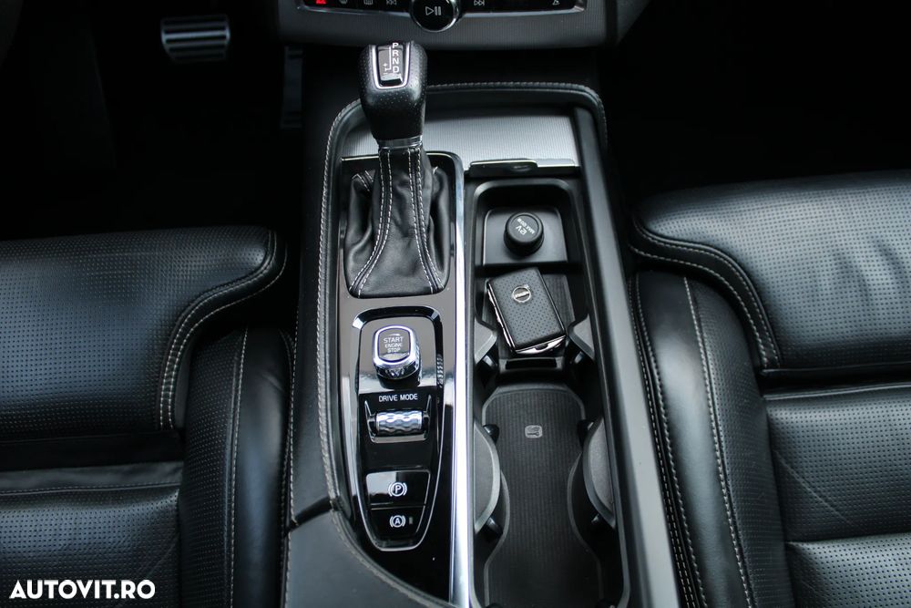Volvo XC 90 D5 AWD R-Design - 21
