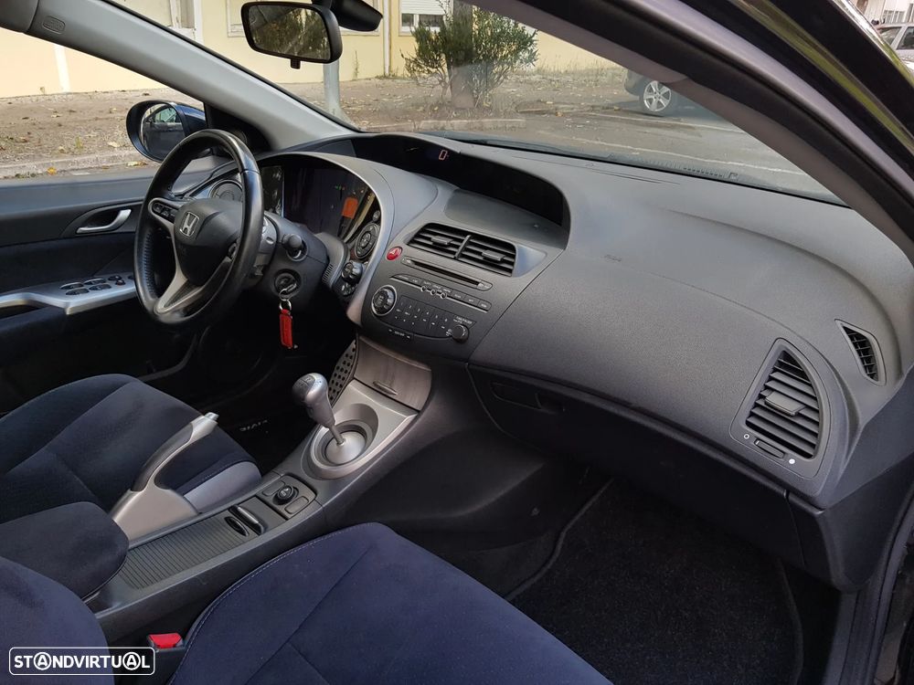 Honda Civic 1.8 Sport - 36