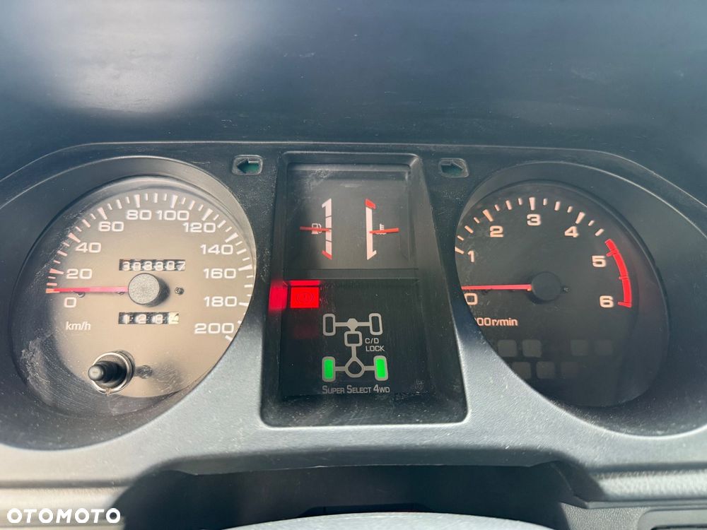 Mitsubishi Pajero 2.5 TD GLS - 7