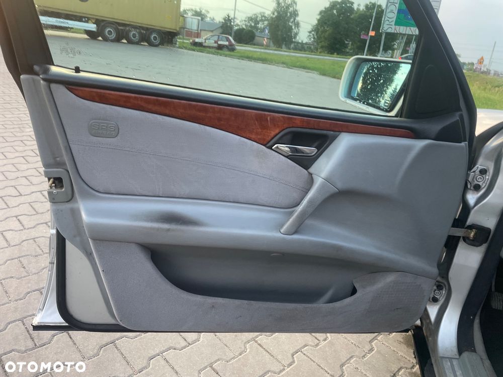 Mercedes-Benz Klasa E 240 Classic - 15