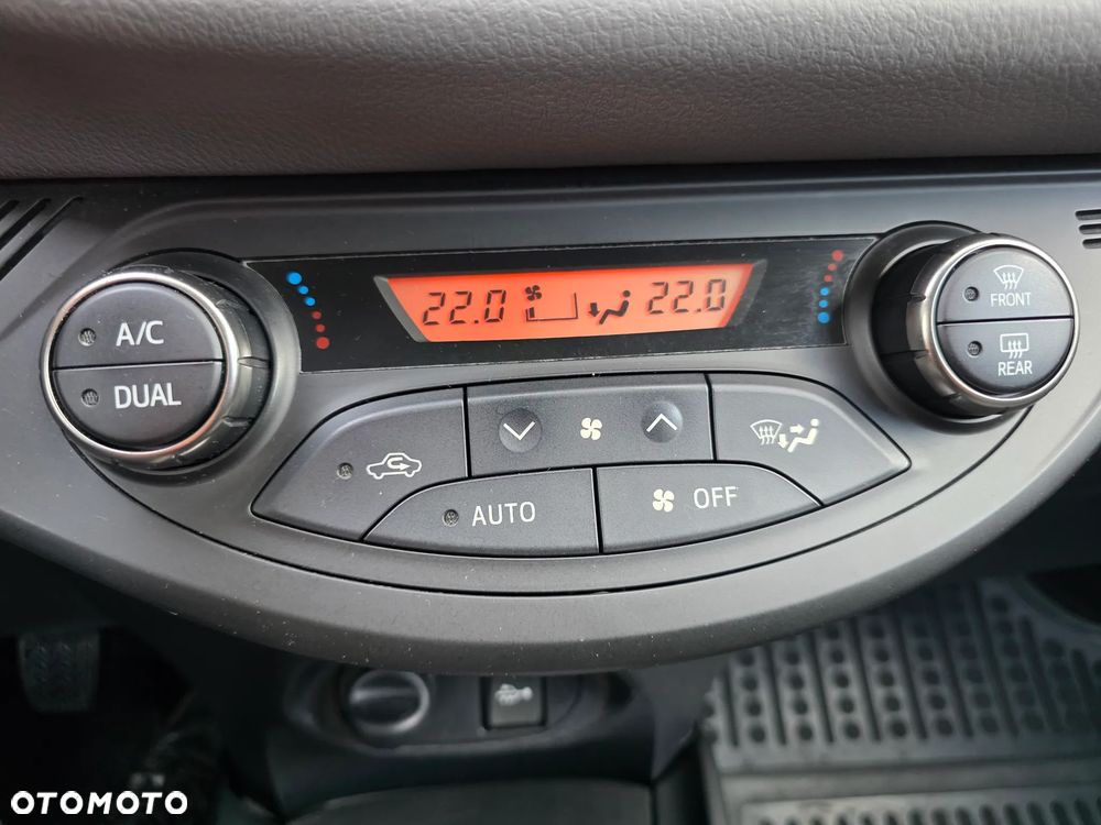 Toyota Yaris 1.33 Premium - 16
