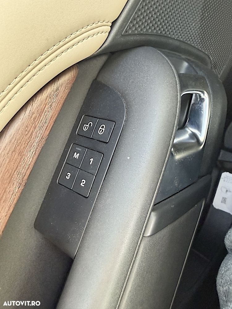 Land Rover Discovery 3.0 L SD6 HSE Luxury - 16