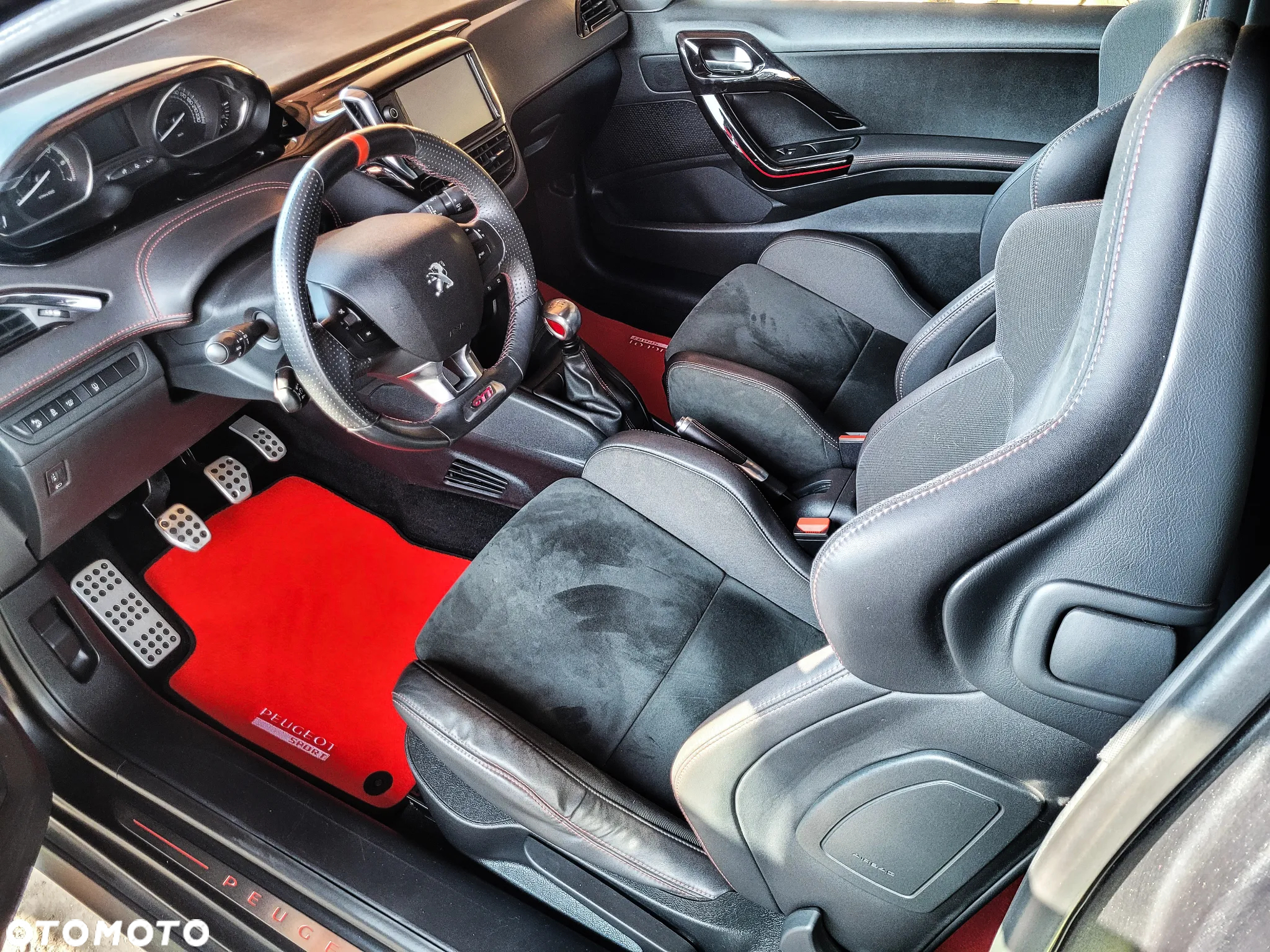 Peugeot 208 THP STOP & START GTi by Sport - 12
