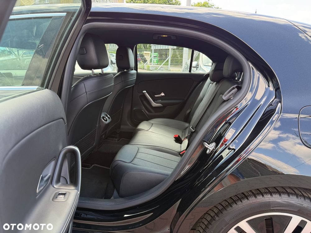 Mercedes-Benz Klasa A 180 7G-DCT Special Edition - 26