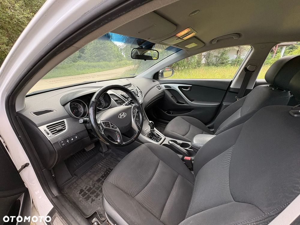 Hyundai Elantra - 9