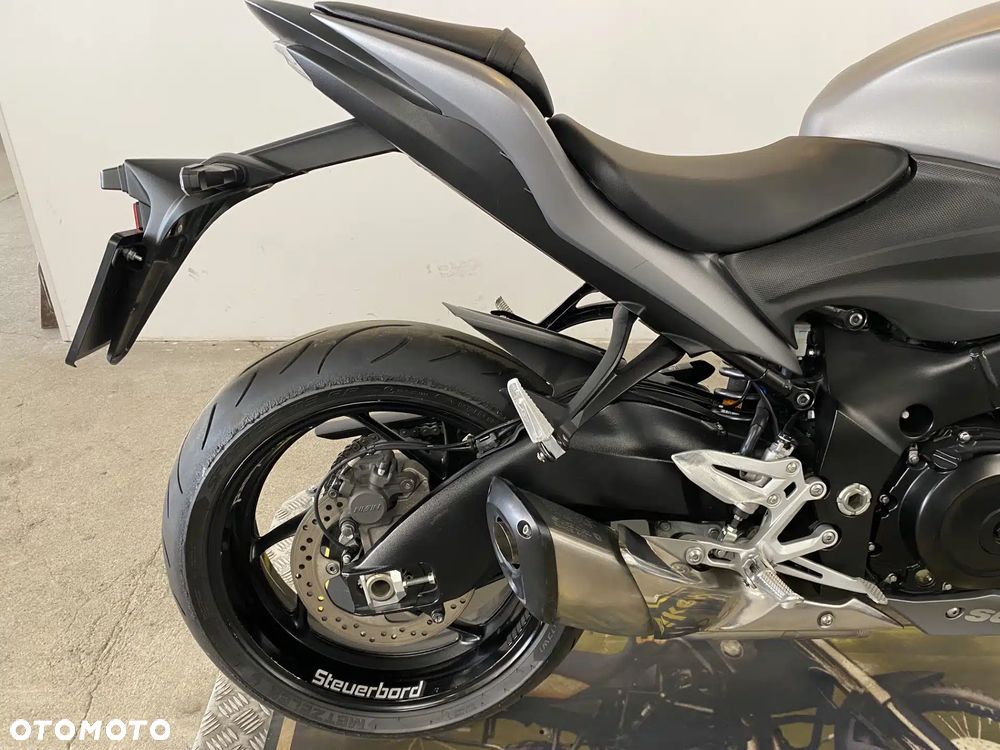 Suzuki GSX 1000 - 7