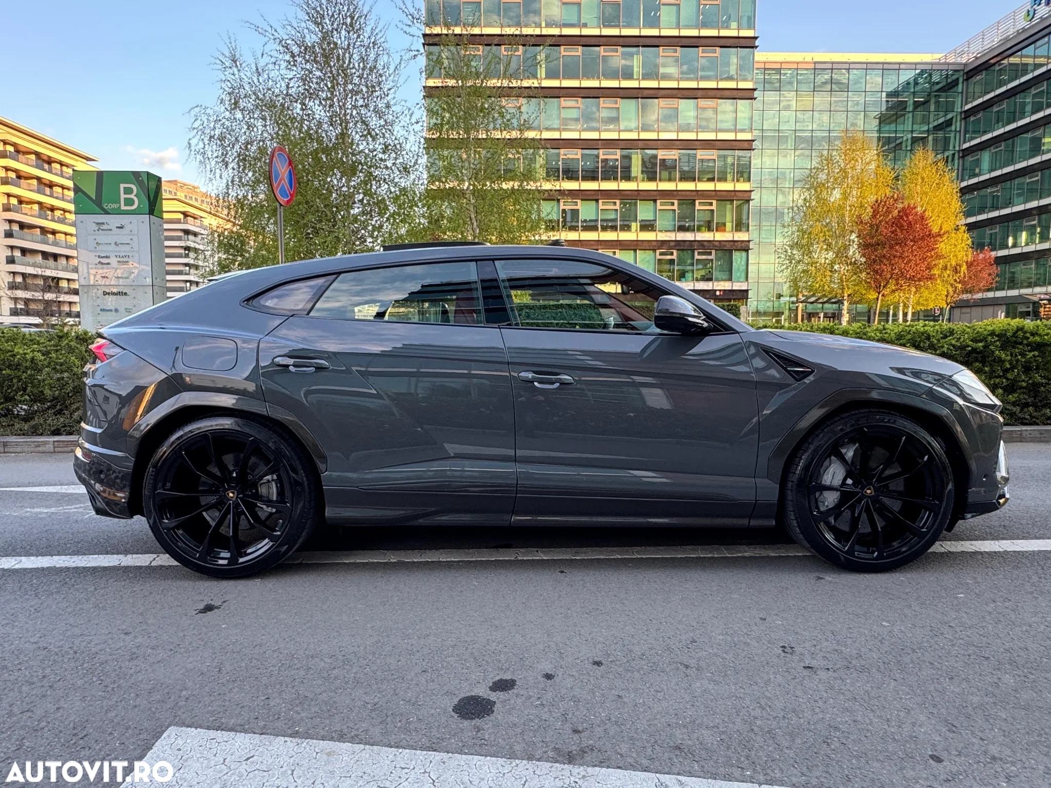 Lamborghini URUS Standard - 13