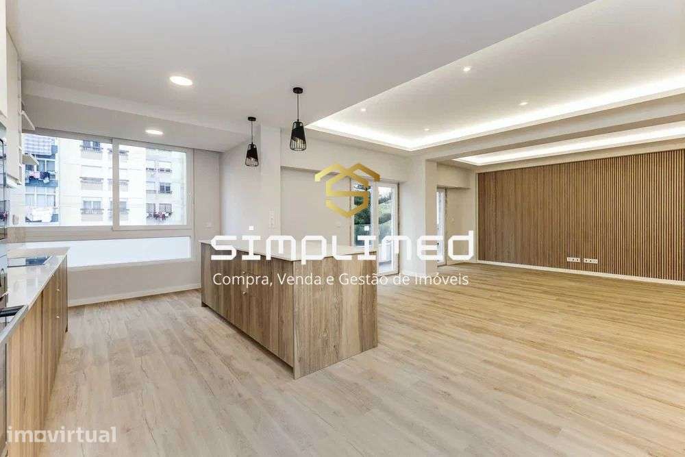 T4 de Luxo Totalmente Remodelado em Carnaxide - Grande imagem: 2/12