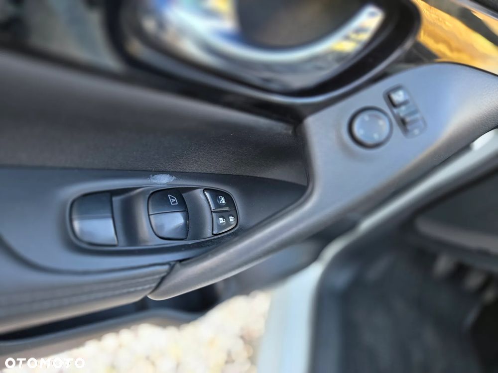 Nissan Qashqai 1.6 DIG-T N-Vision - 19