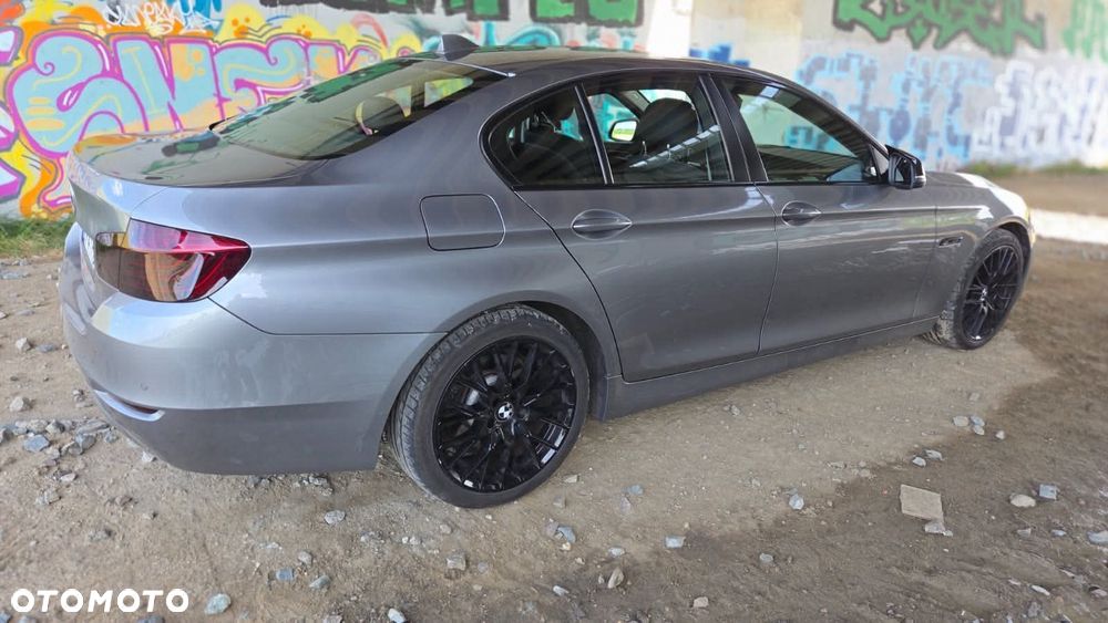BMW Seria 5 520d xDrive - 8