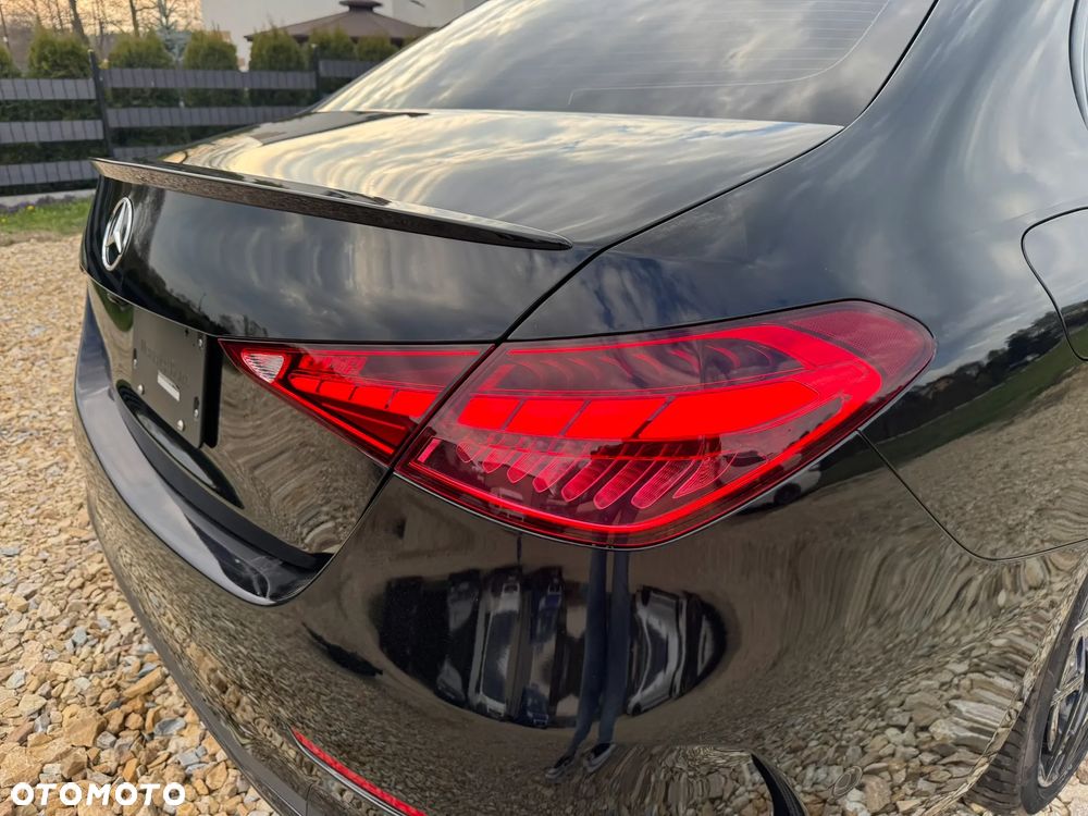 Mercedes-Benz Klasa C 300 4Matic 9G-TRONIC AMG Line - 37