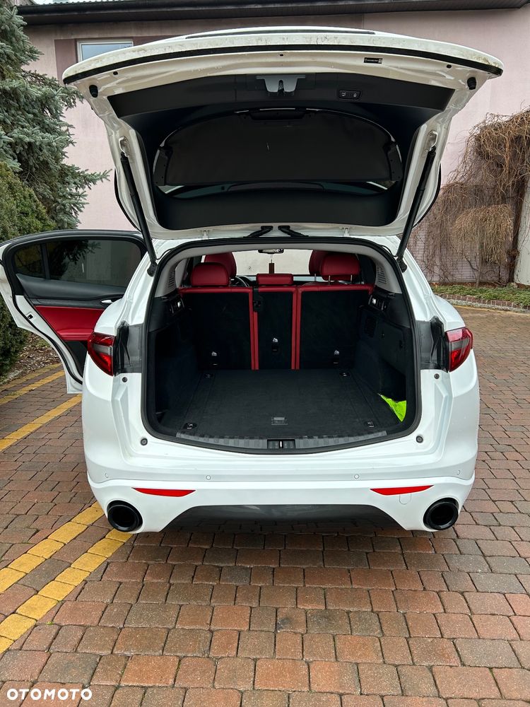 Alfa Romeo Stelvio - 16