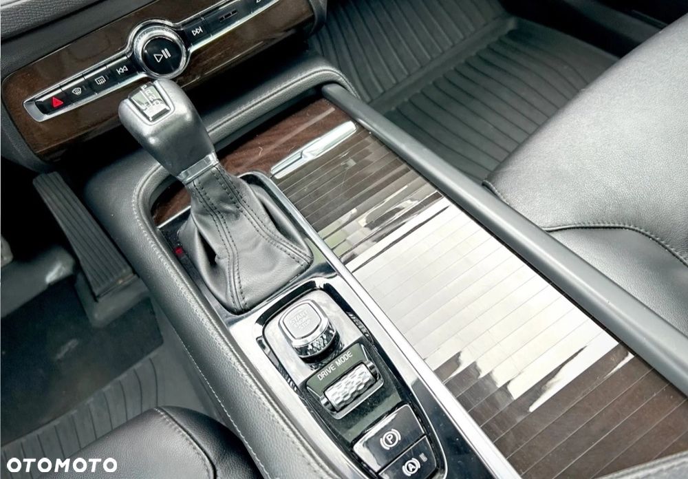 Volvo XC 90 T5 AWD Geartronic Momentum - 10