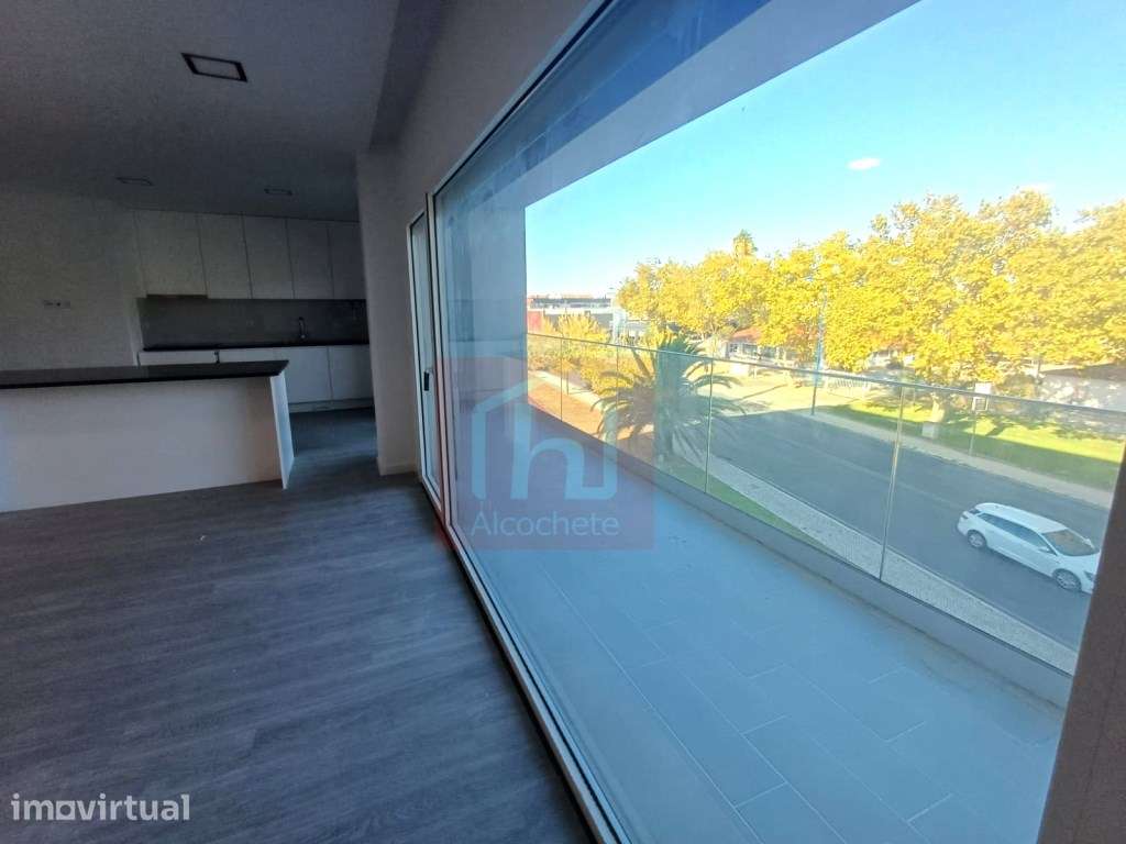 Apartamento Duplex T5 com garagem box na Urbanização dos Moinhos, M... - Grande imagem: 2/24
