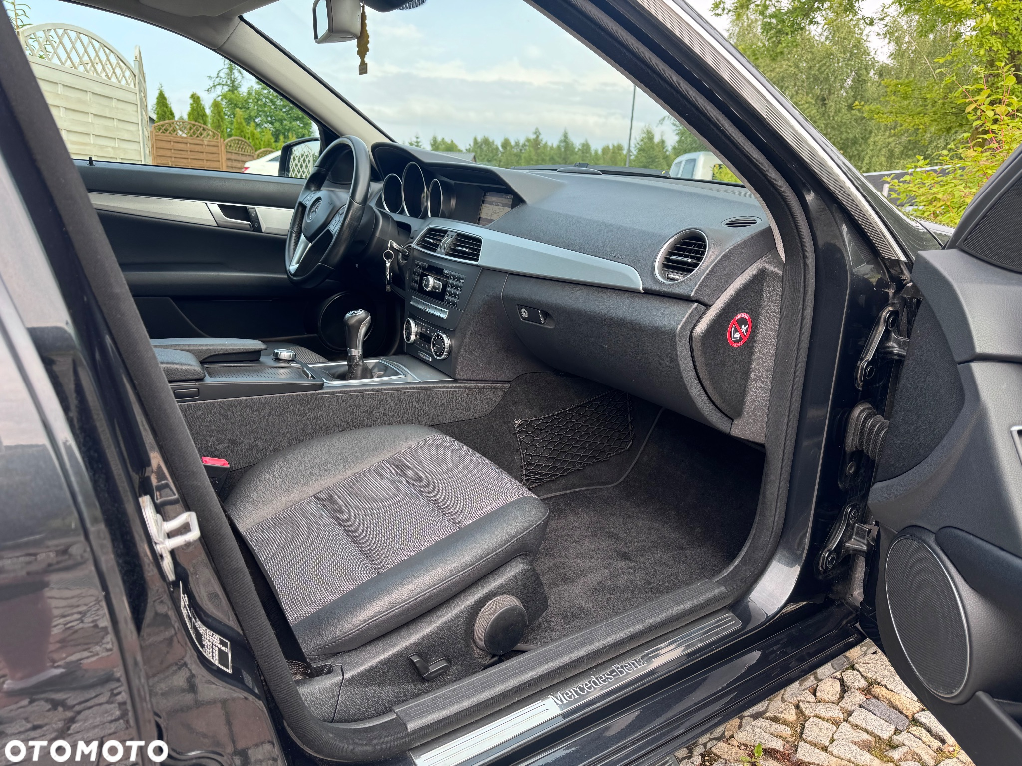 Mercedes-Benz Klasa C 180 CGI BlueEff Avantgarde - 28