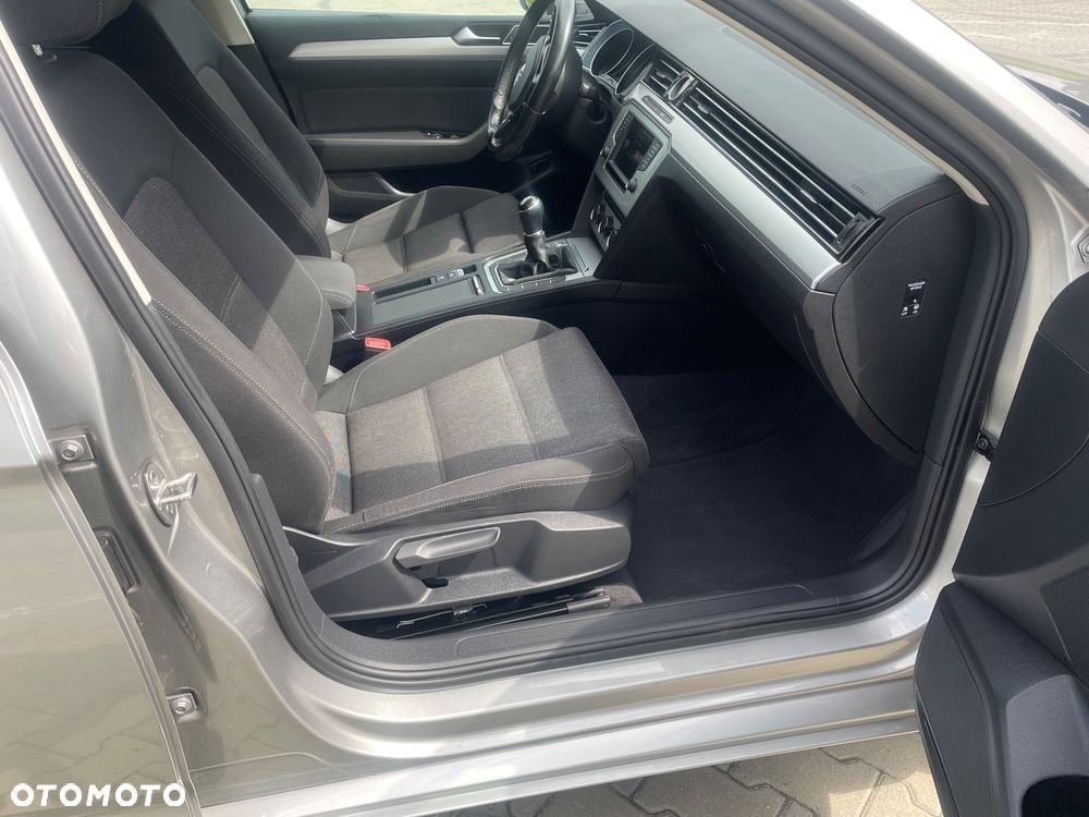 Volkswagen Passat - 21