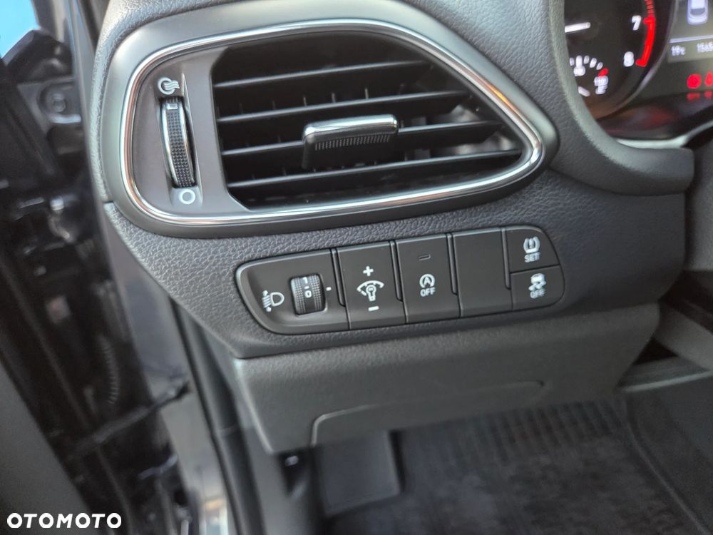 Hyundai i30 1.5 DPI Classic + - 20
